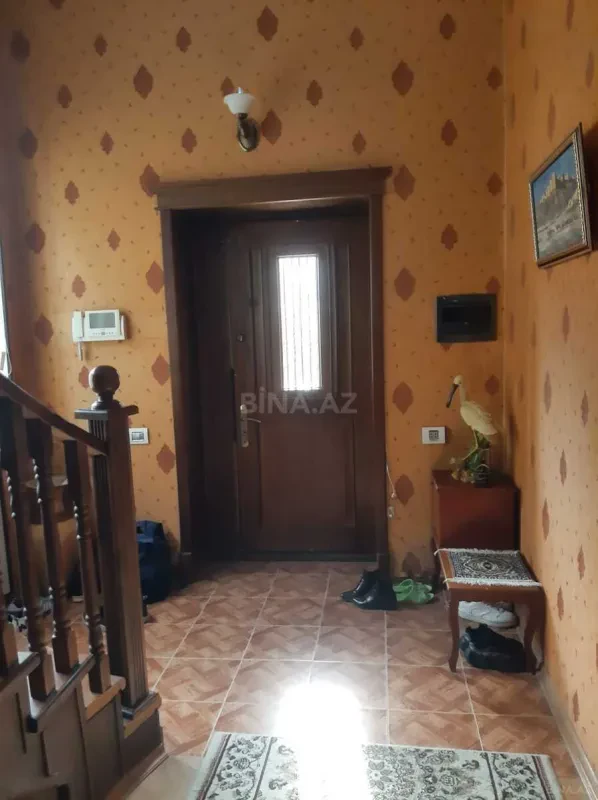 Satılır 7 otaqlı həyət evi 375 m²