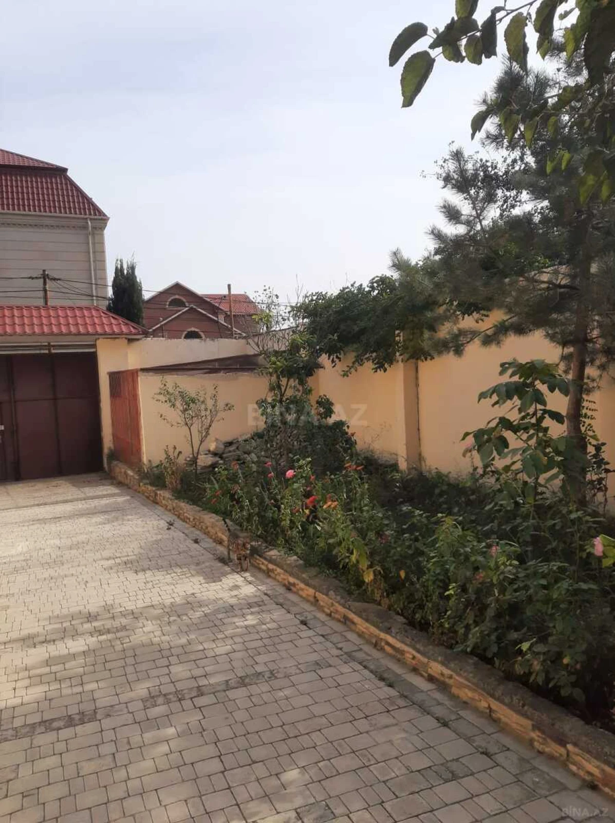 Satılır 7 otaqlı həyət evi 375 m²