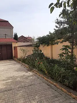 Satılır 7 otaqlı həyət evi 375 m²