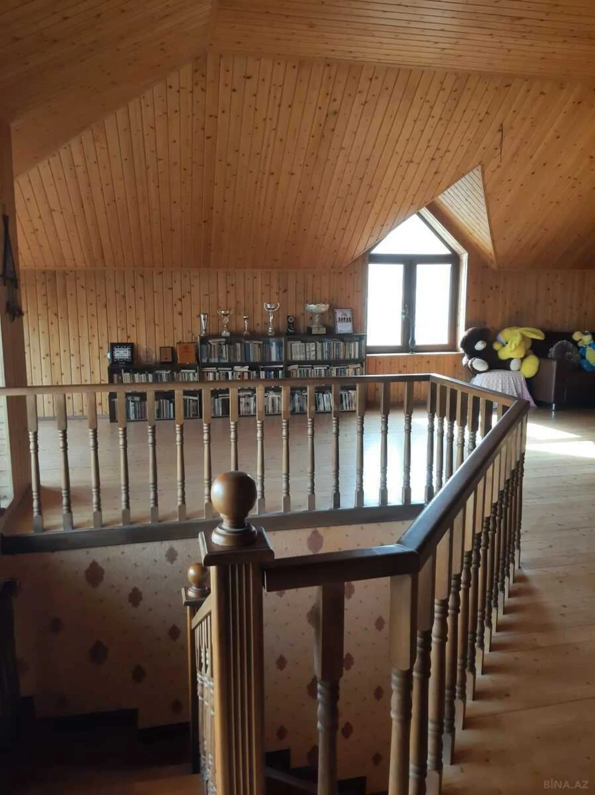 Satılır 7 otaqlı həyət evi 375 m²