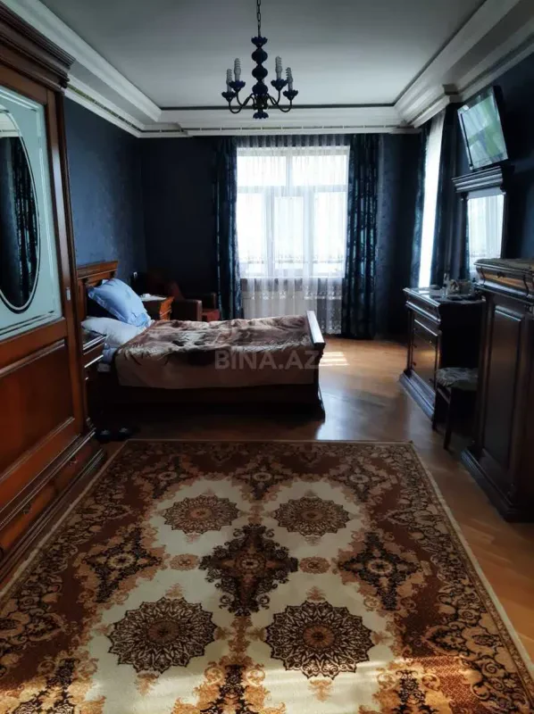 Satılır 7 otaqlı həyət evi 375 m²