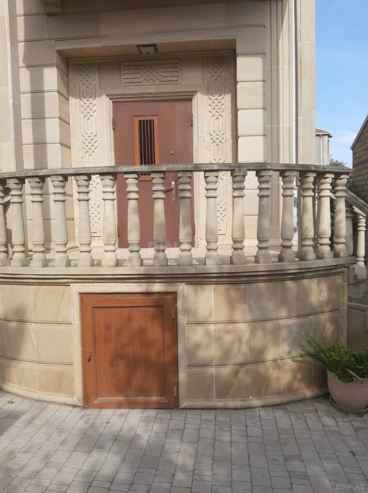 Satılır 7 otaqlı həyət evi 375 m²