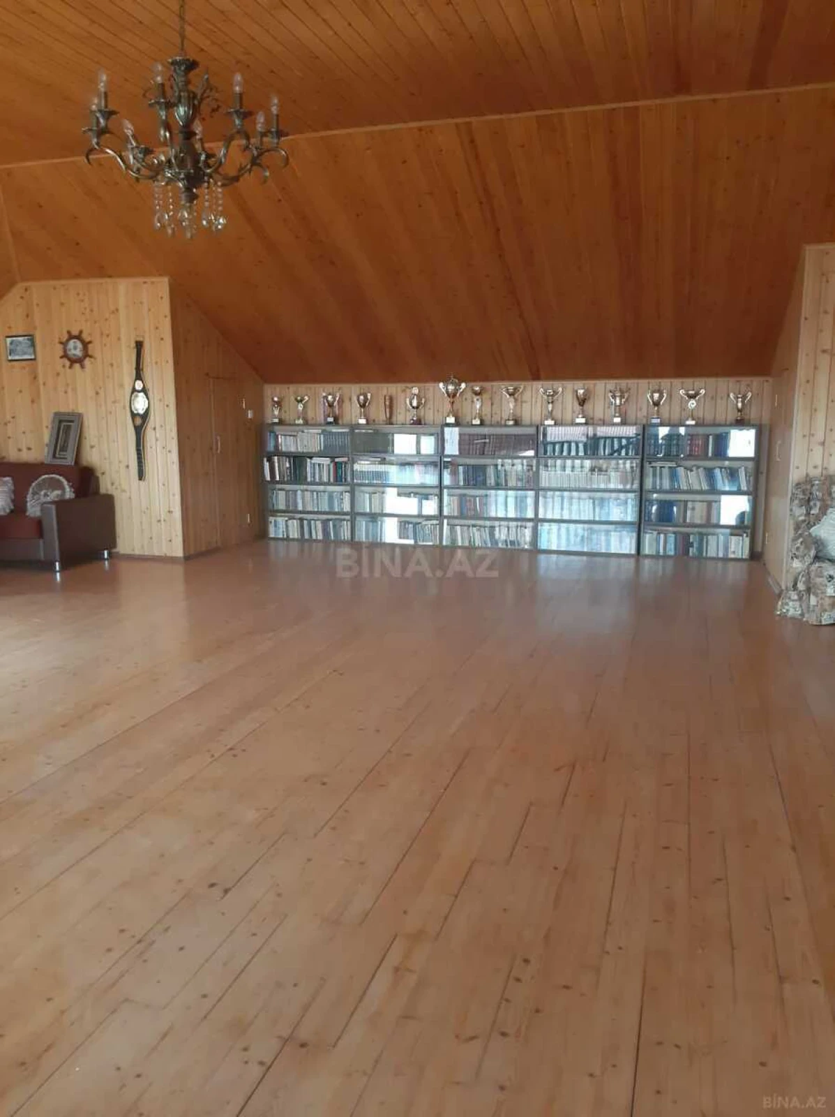 Satılır 7 otaqlı həyət evi 375 m²