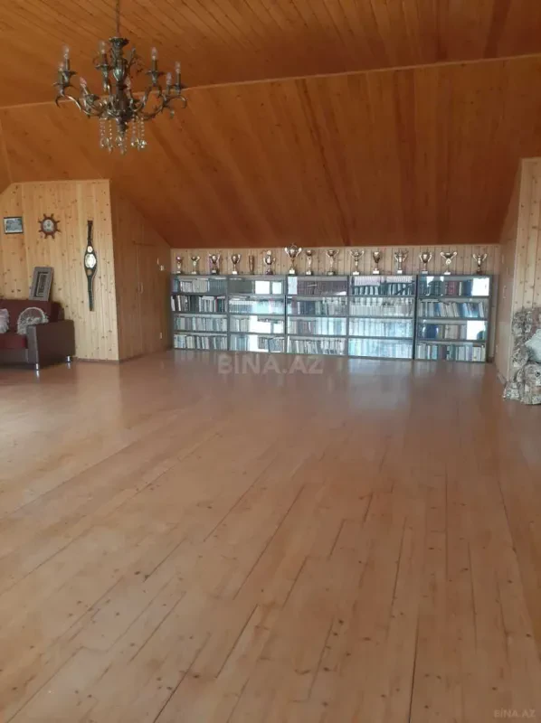 Satılır 7 otaqlı həyət evi 375 m²