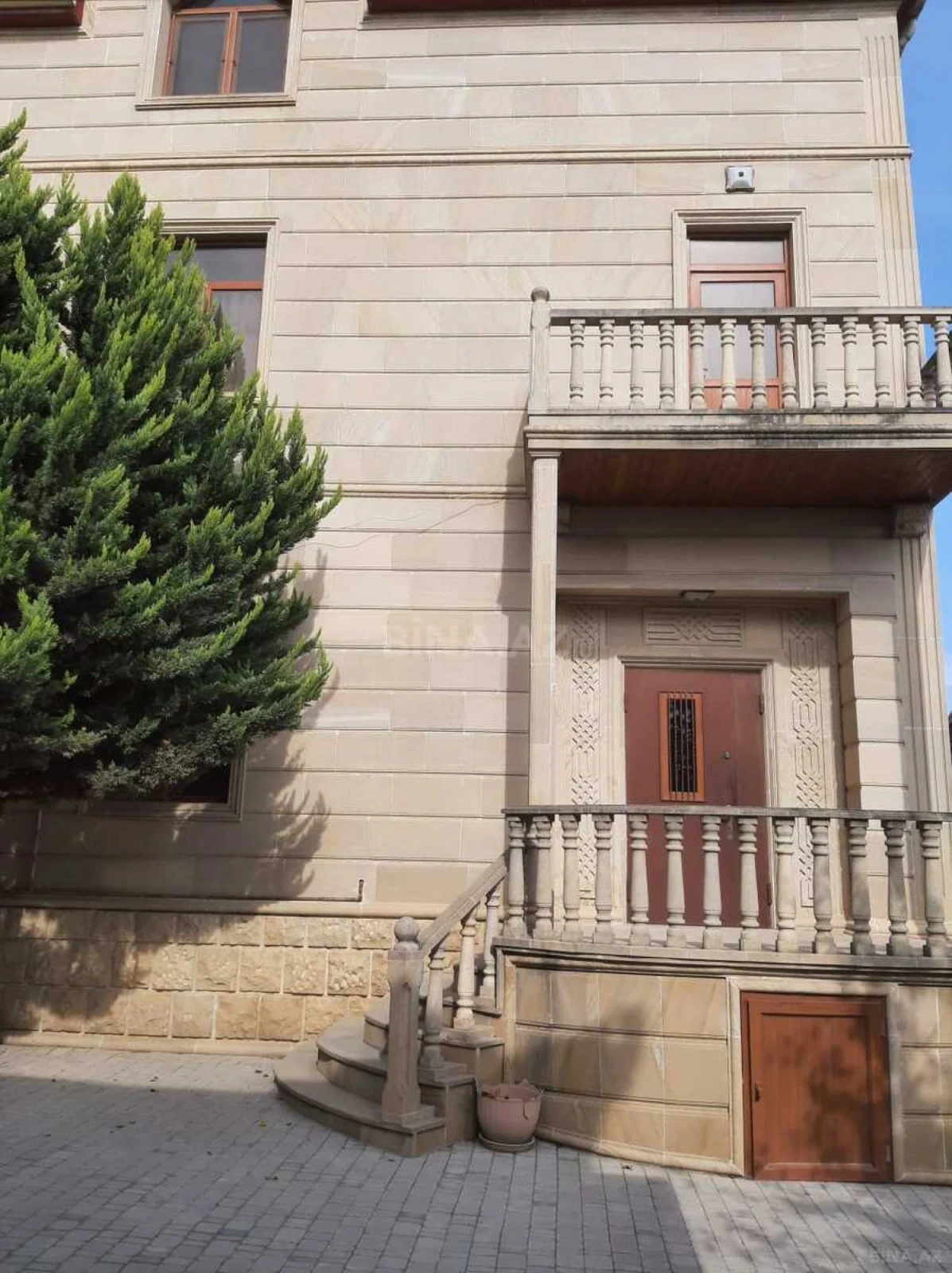 Satılır 7 otaqlı həyət evi 375 m²