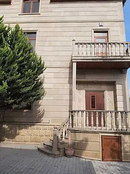 Satılır 7 otaqlı həyət evi 375 m² — Bakı, Badamdar 7 otaq 375.00 m²