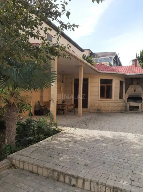 Satılır 7 otaqlı həyət evi 375 m²