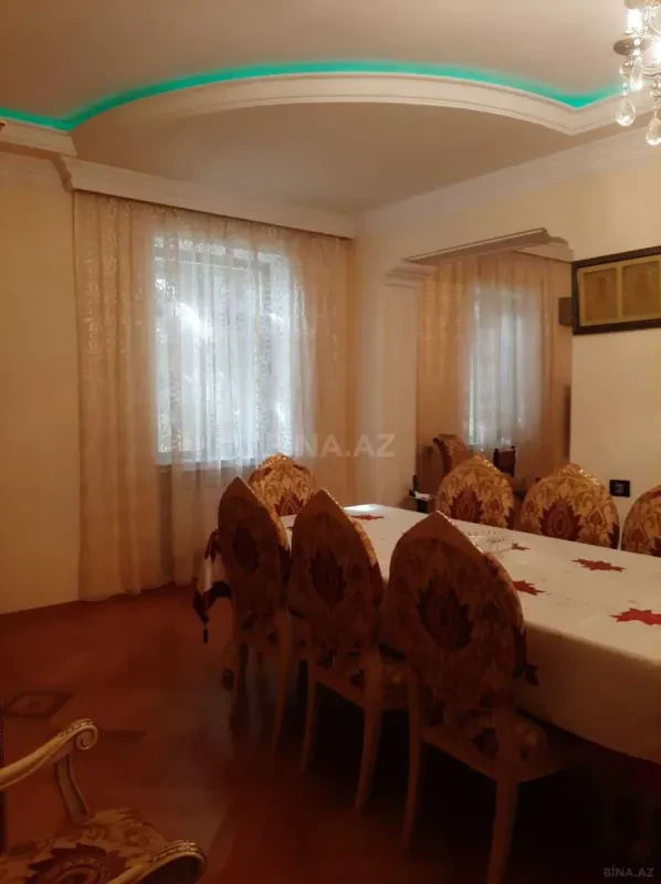 Satılır 7 otaqlı həyət evi 375 m²