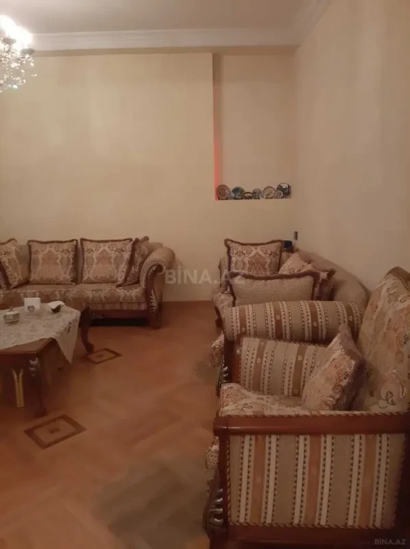 Satılır 7 otaqlı həyət evi 375 m²