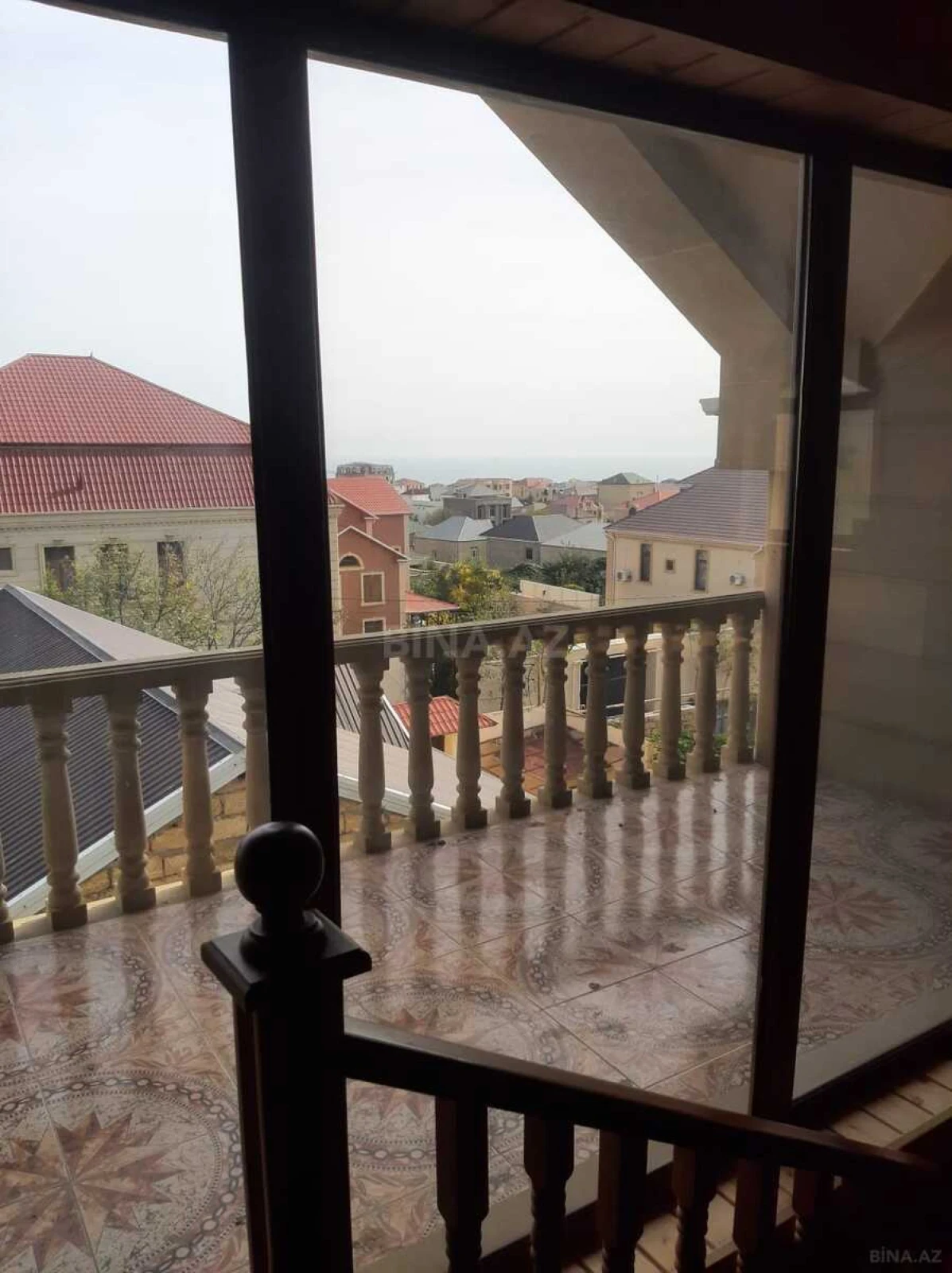 Satılır 7 otaqlı həyət evi 375 m²