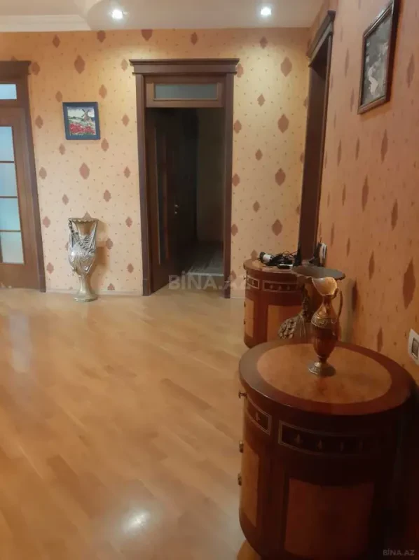 Satılır 7 otaqlı həyət evi 375 m²