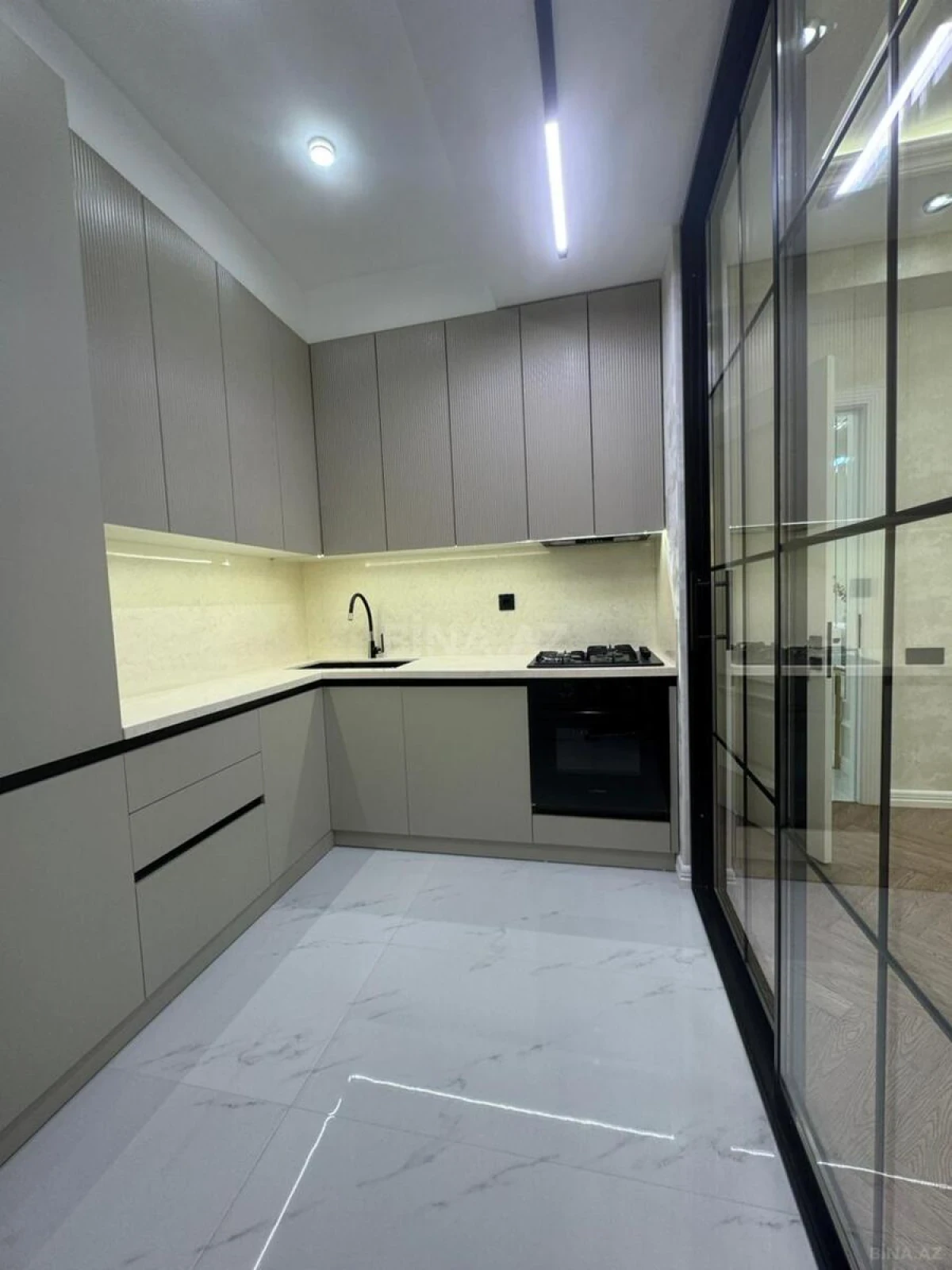 Satılır 3 otaqlı mənzil 91 m²