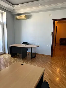 Kirayə verilir 4 otaqlı ofis 165 m²