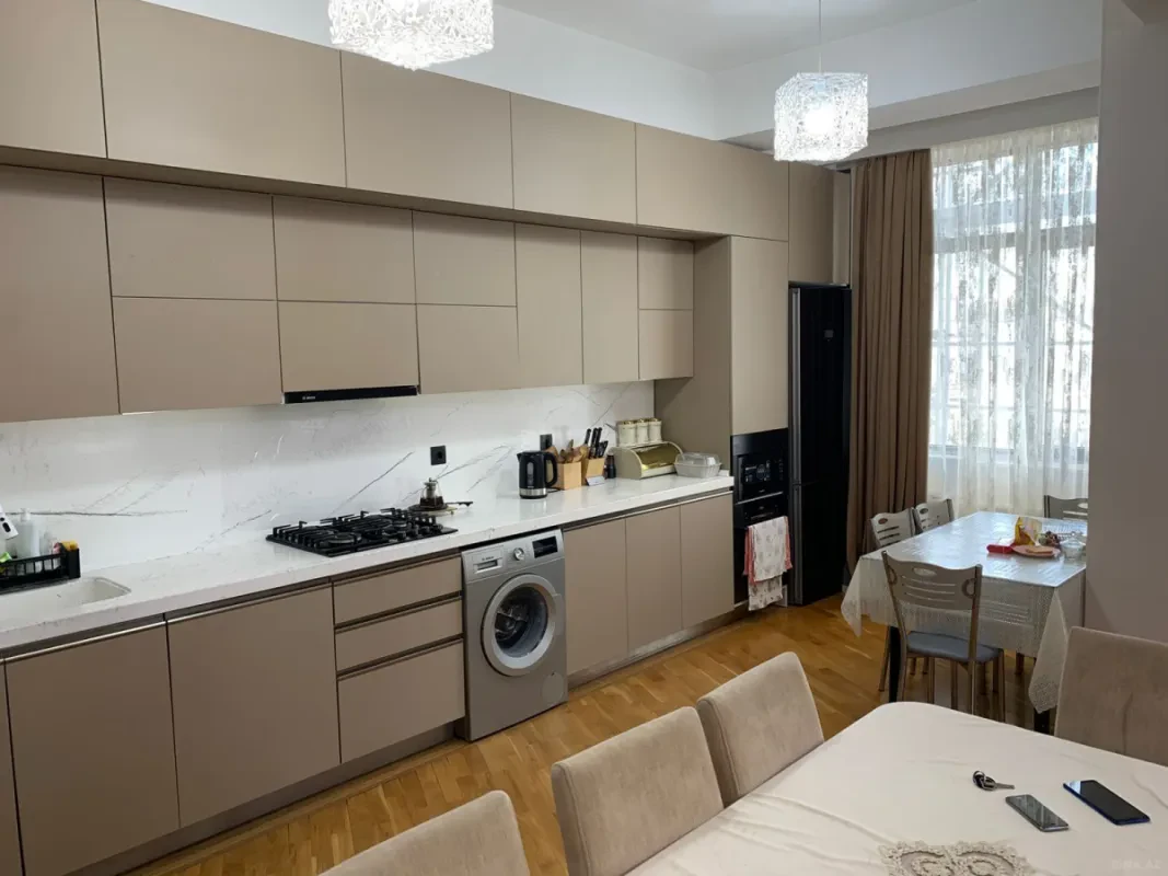 Satılır 3 otaqlı mənzil 105 m²