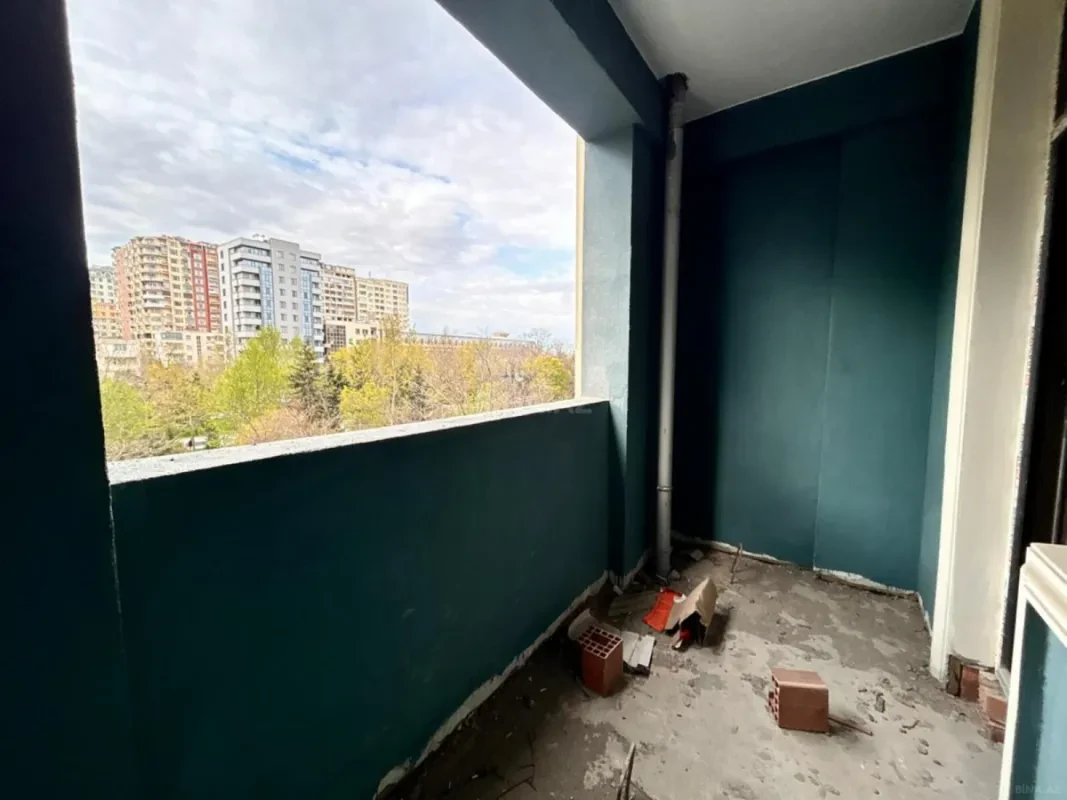 Satılır 4 otaqlı mənzil 185 m²