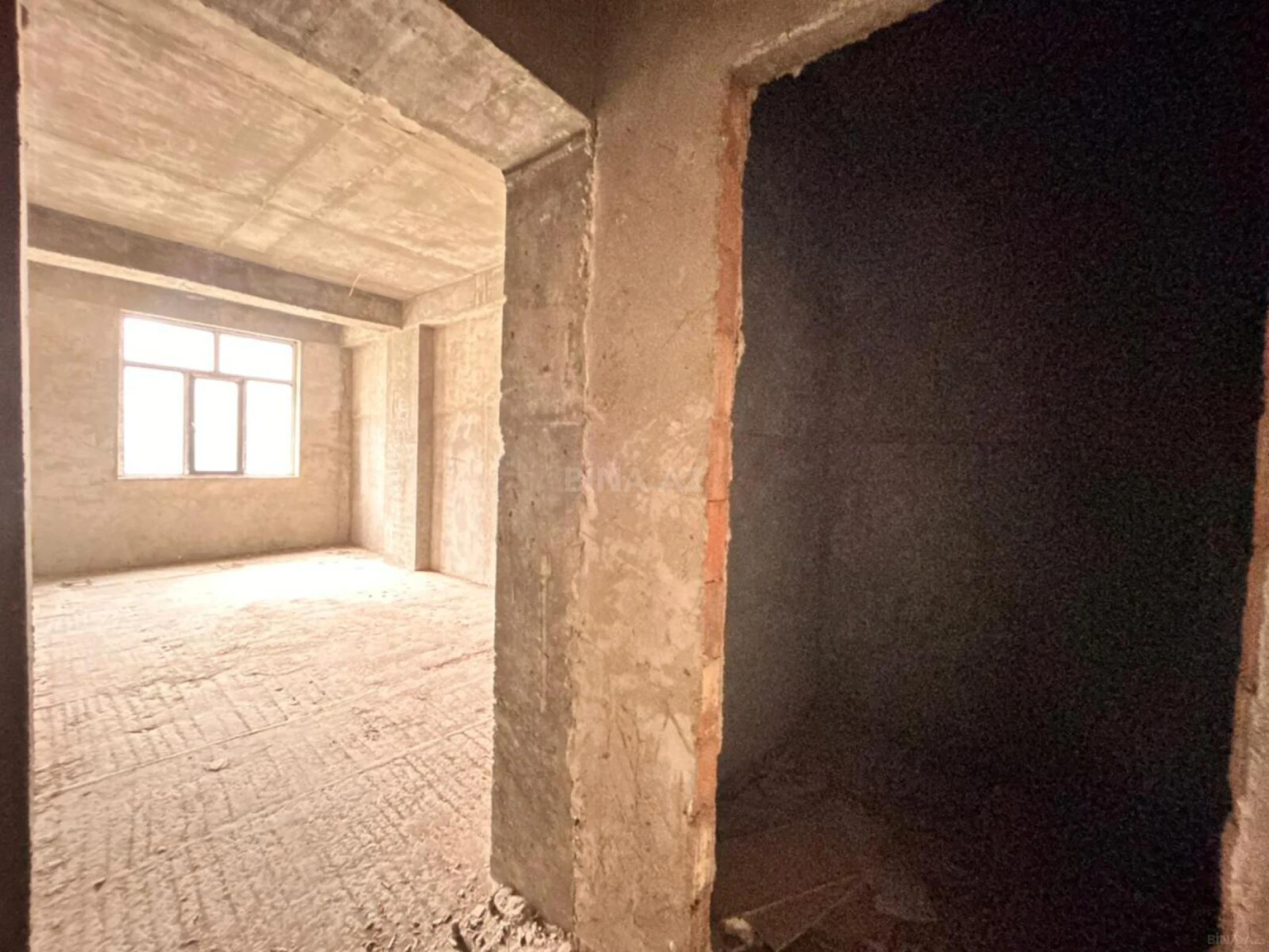Satılır 4 otaqlı mənzil 185 m²