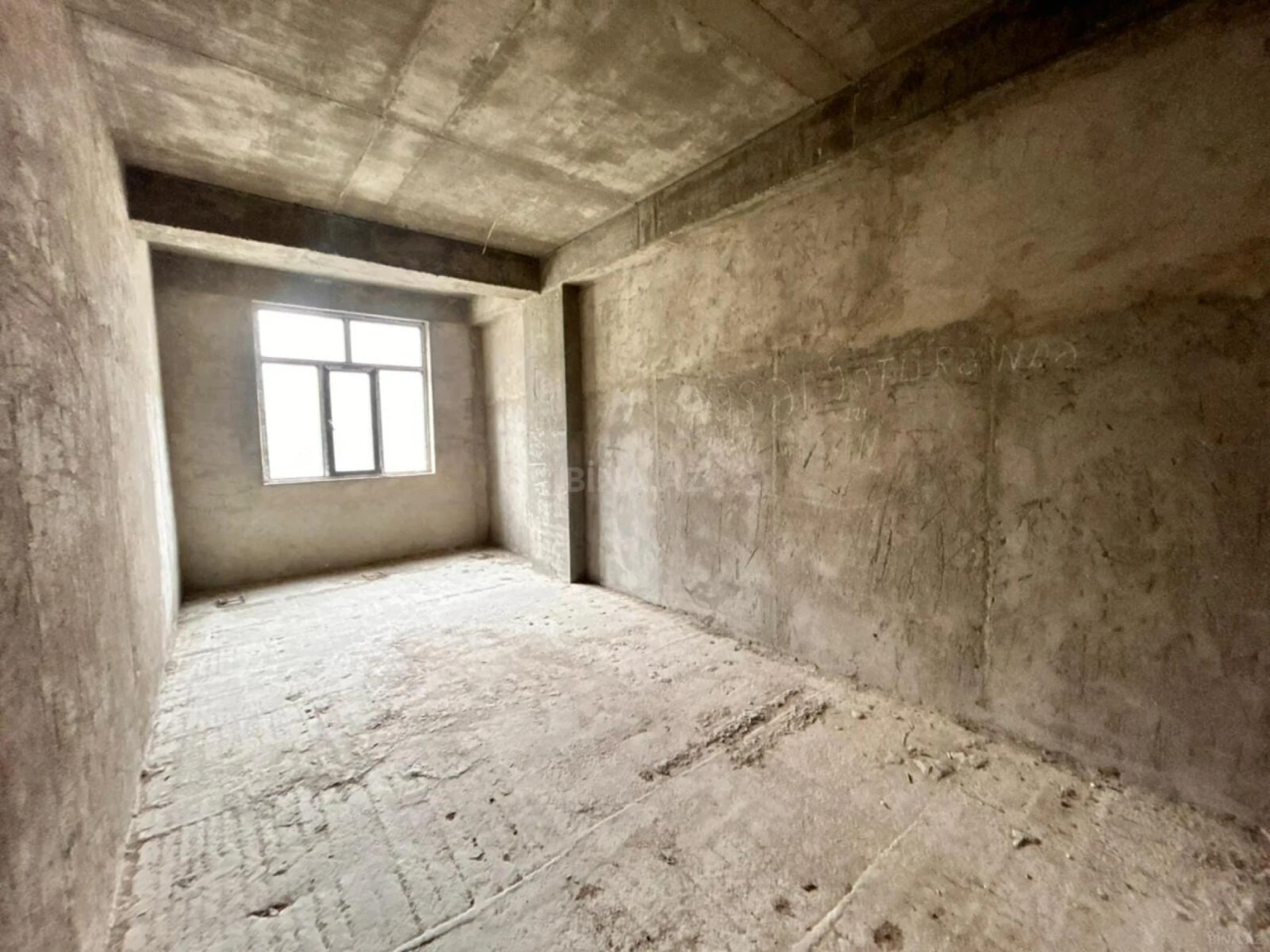 Satılır 4 otaqlı mənzil 185 m²