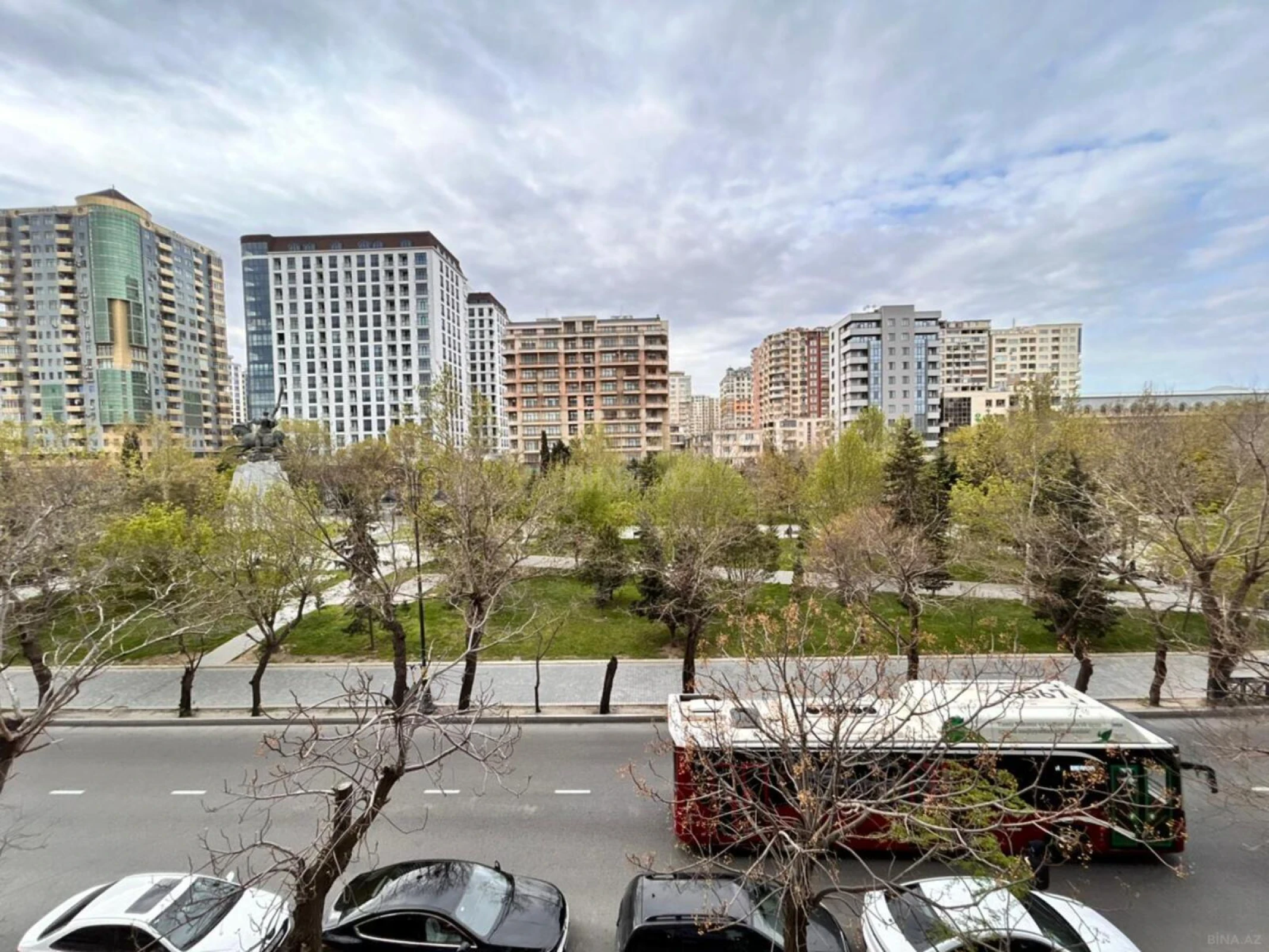 Satılır 4 otaqlı mənzil 185 m²