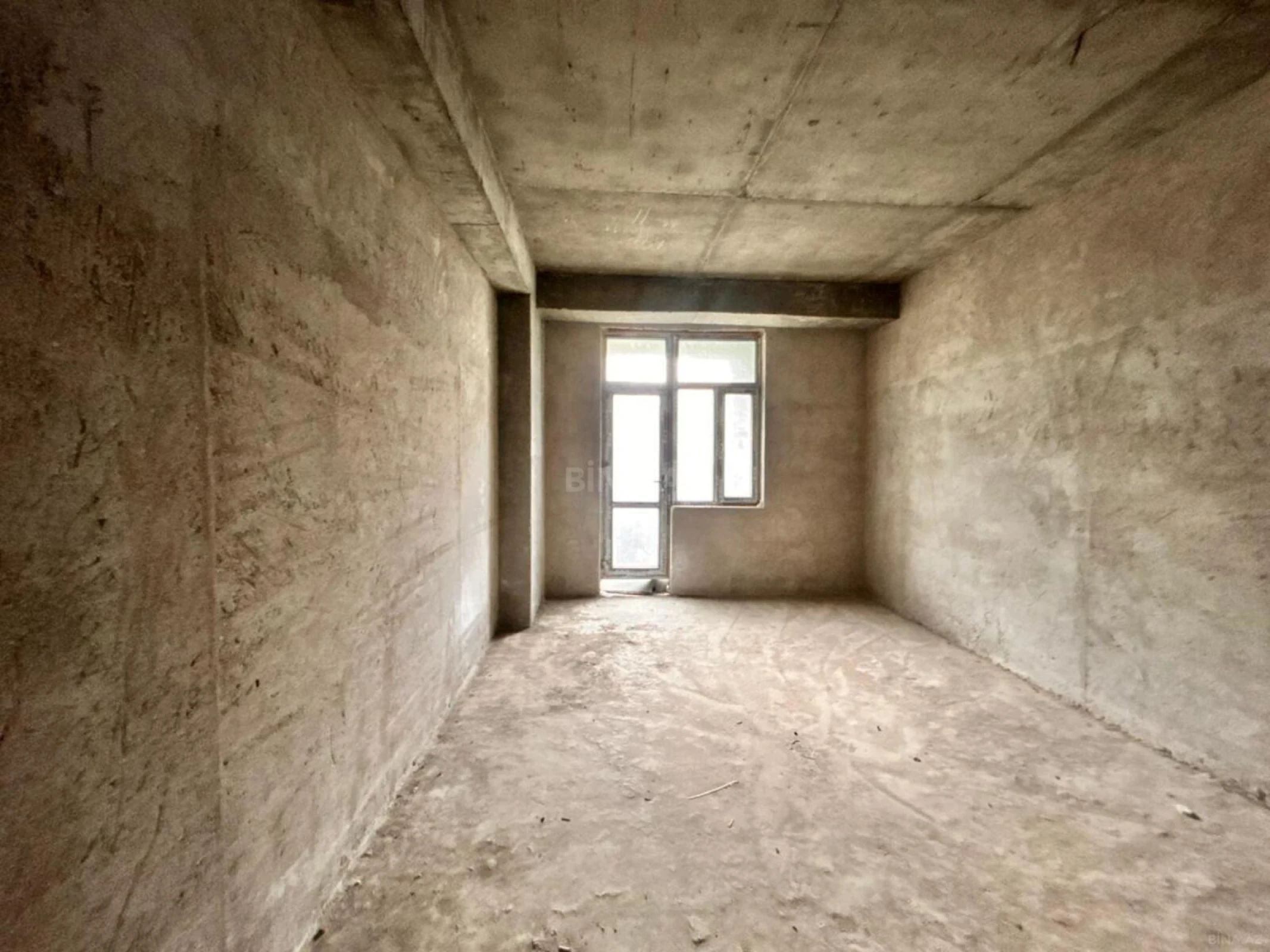 Satılır 4 otaqlı mənzil 185 m²