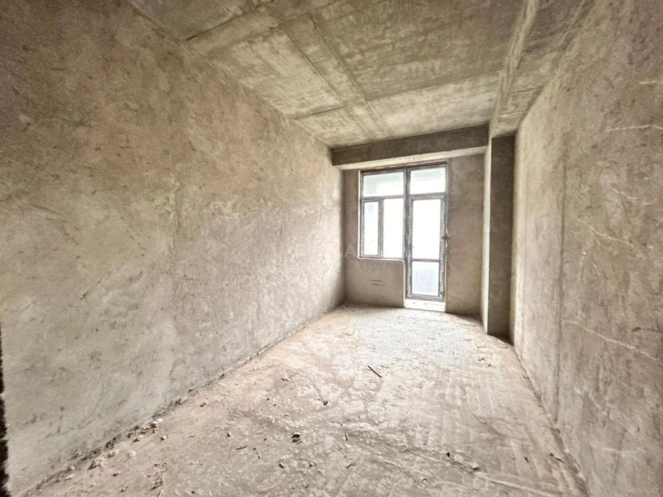 Satılır 4 otaqlı mənzil 185 m²