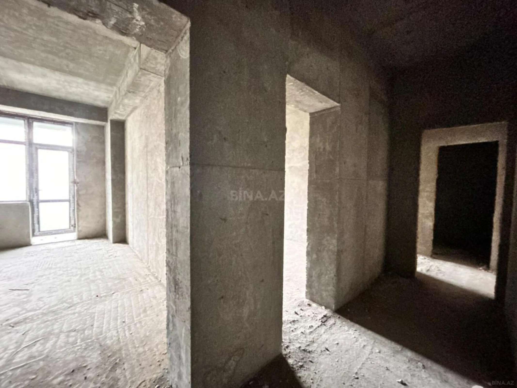 Satılır 4 otaqlı mənzil 185 m²