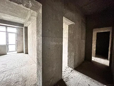 Satılır 4 otaqlı mənzil 185 m²