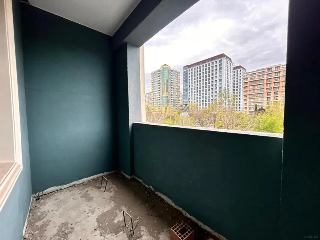 Satılır 4 otaqlı mənzil 185 m²