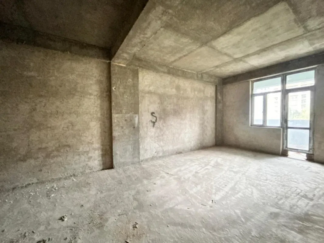 Satılır 4 otaqlı mənzil 185 m²