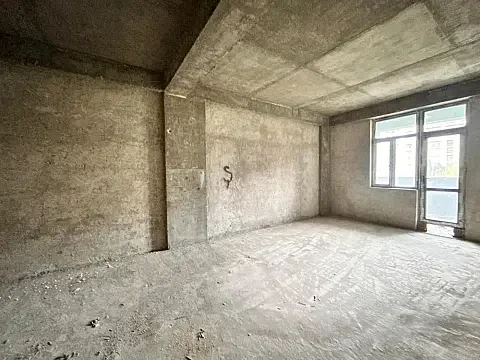Satılır 4 otaqlı mənzil 185 m²