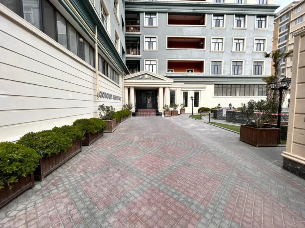 Satılır 4 otaqlı mənzil 185 m²