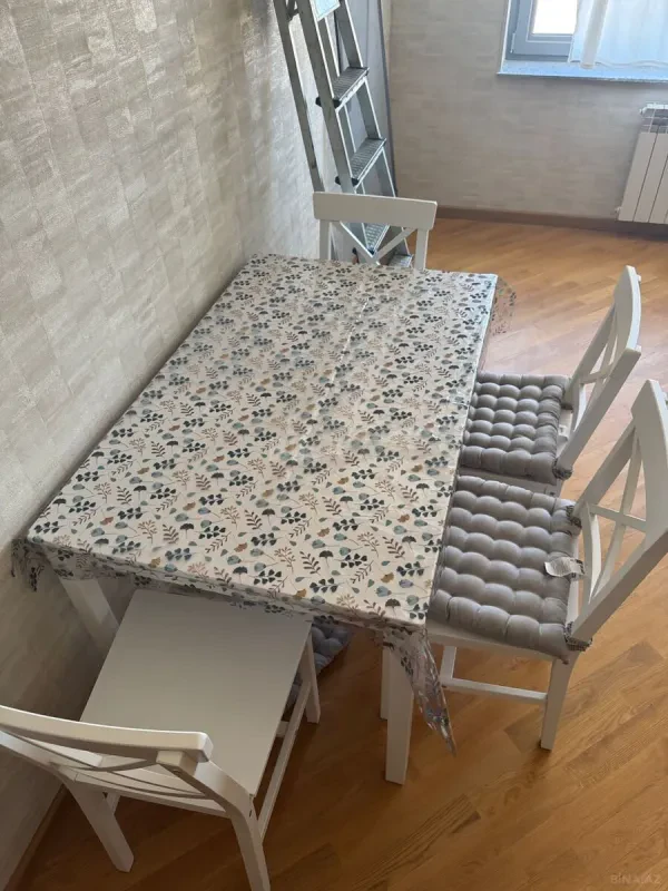 Kirayə verilir 3 otaqlı mənzil 130 m²