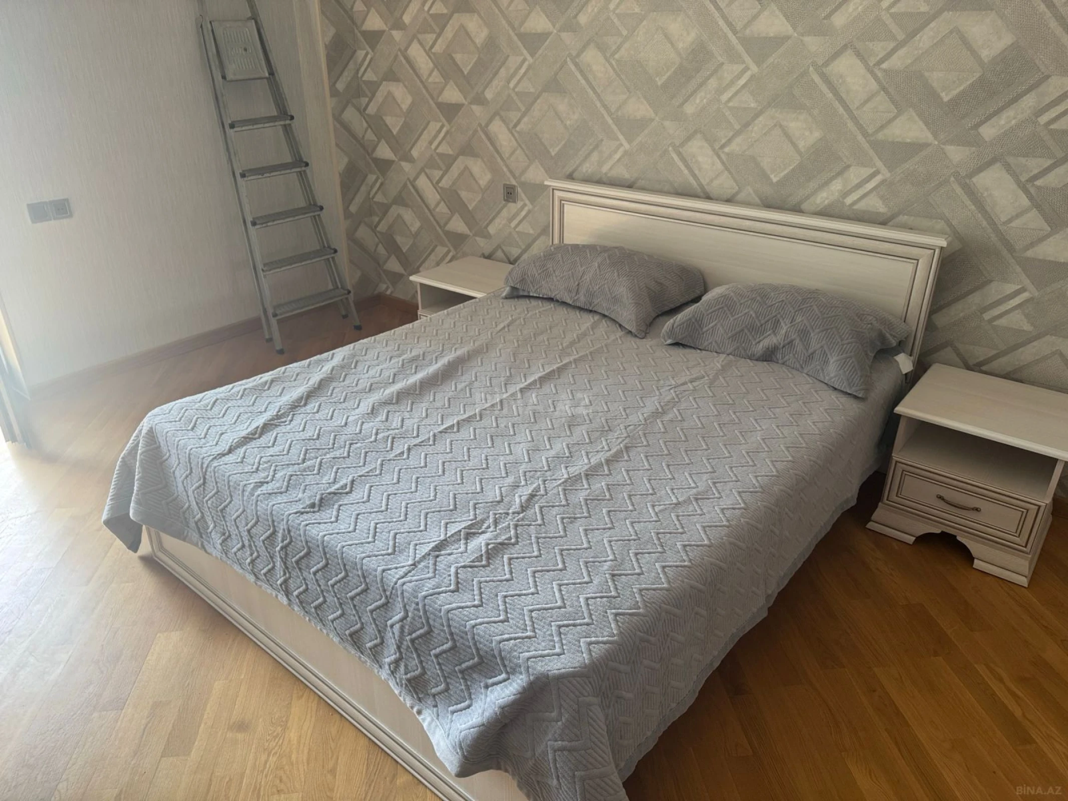 Kirayə verilir 3 otaqlı mənzil 130 m²