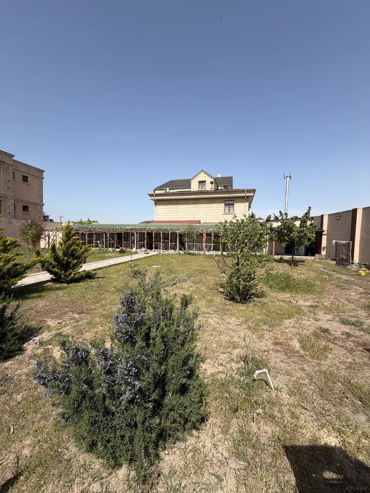 Satılır 5 otaqlı həyət evi 190 m²