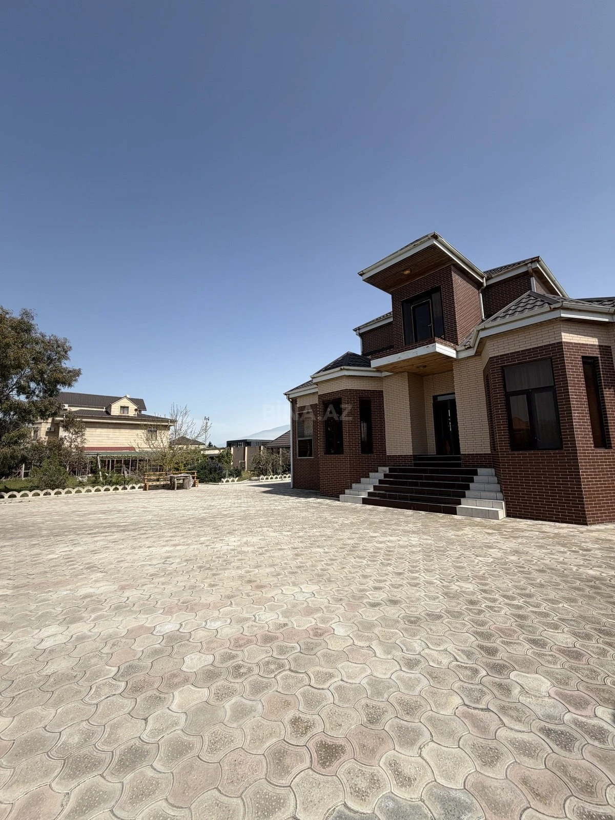 Satılır 5 otaqlı həyət evi 190 m²