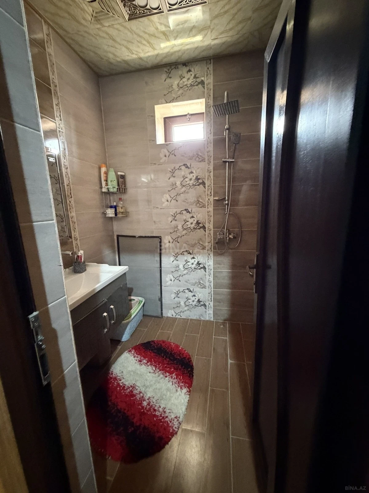 Satılır 5 otaqlı həyət evi 190 m²