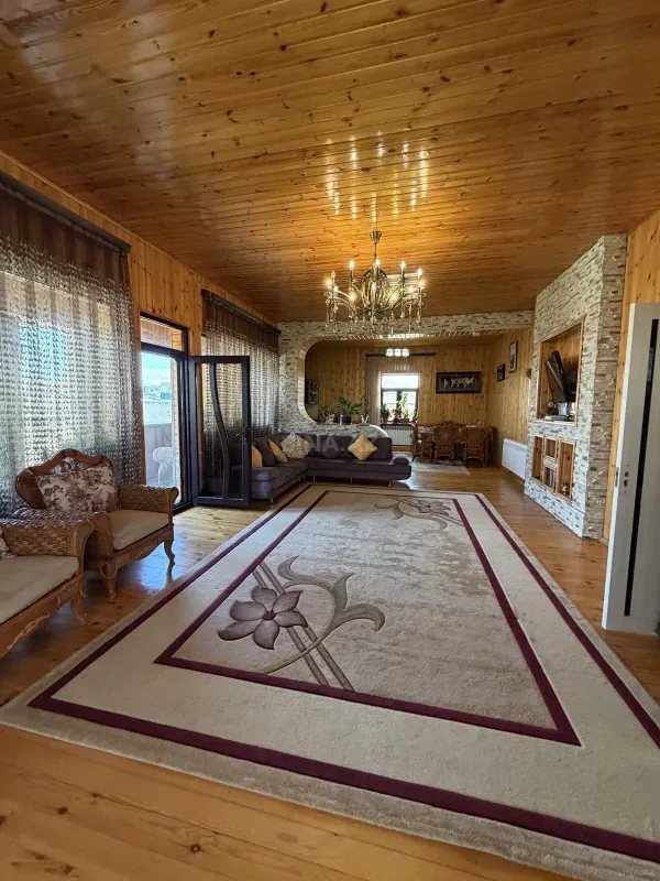Satılır 5 otaqlı həyət evi 190 m²