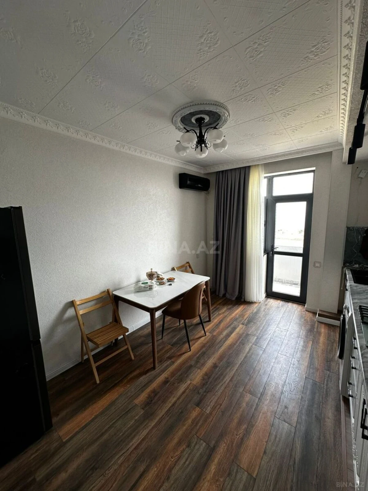 Satılır 2 otaqlı mənzil 75 m²