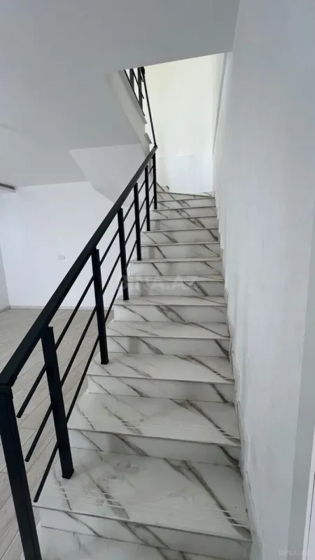 Satılır 4 otaqlı həyət evi 100 m²