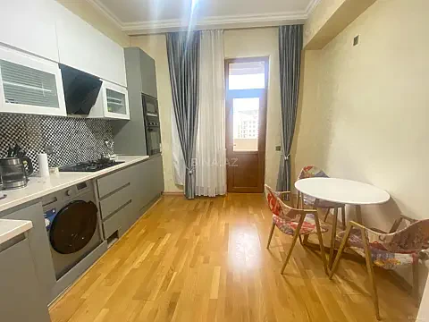 Kirayə verilir 2 otaqlı mənzil 73 m²