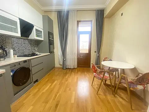 Kirayə verilir 2 otaqlı mənzil 73 m²