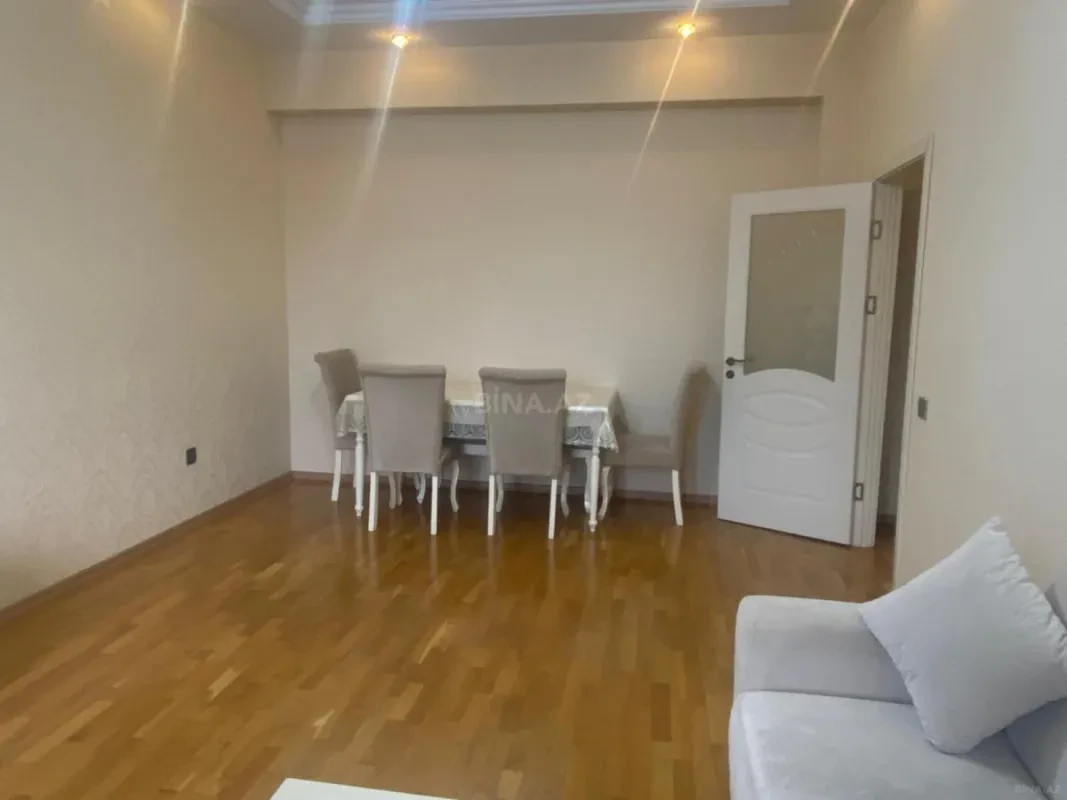 Kirayə verilir 2 otaqlı mənzil 73 m²