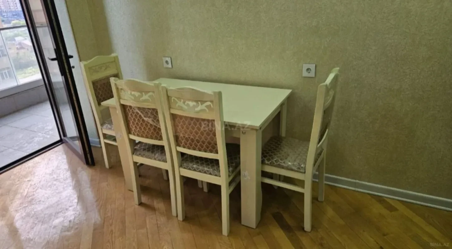 Kirayə verilir 3 otaqlı mənzil 148 m²