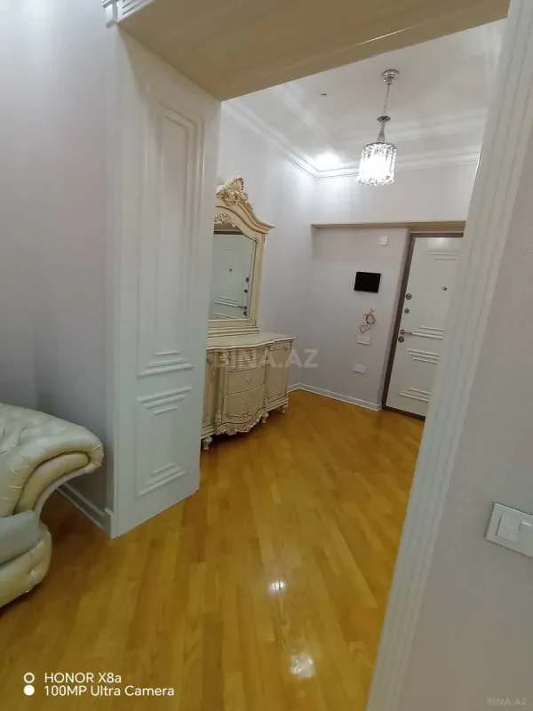 Kirayə verilir 3 otaqlı mənzil 148 m²