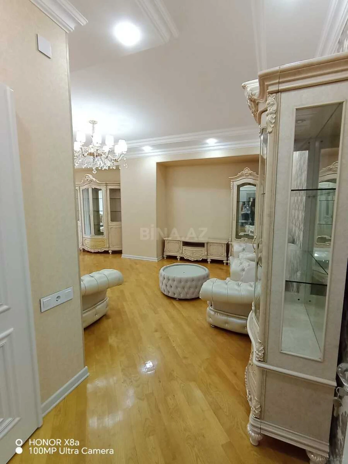 Kirayə verilir 3 otaqlı mənzil 148 m²