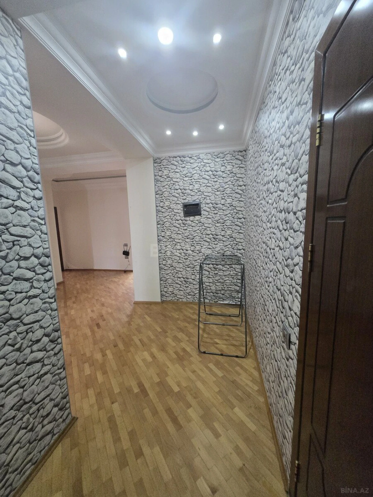 Kirayə verilir 2 otaqlı mənzil 110 m²