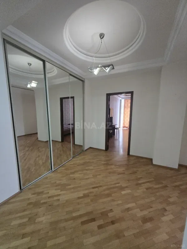 Kirayə verilir 2 otaqlı mənzil 110 m²