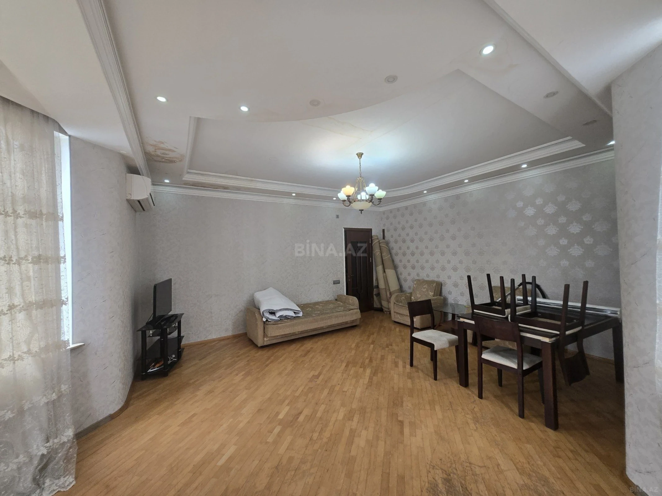 Kirayə verilir 2 otaqlı mənzil 110 m²