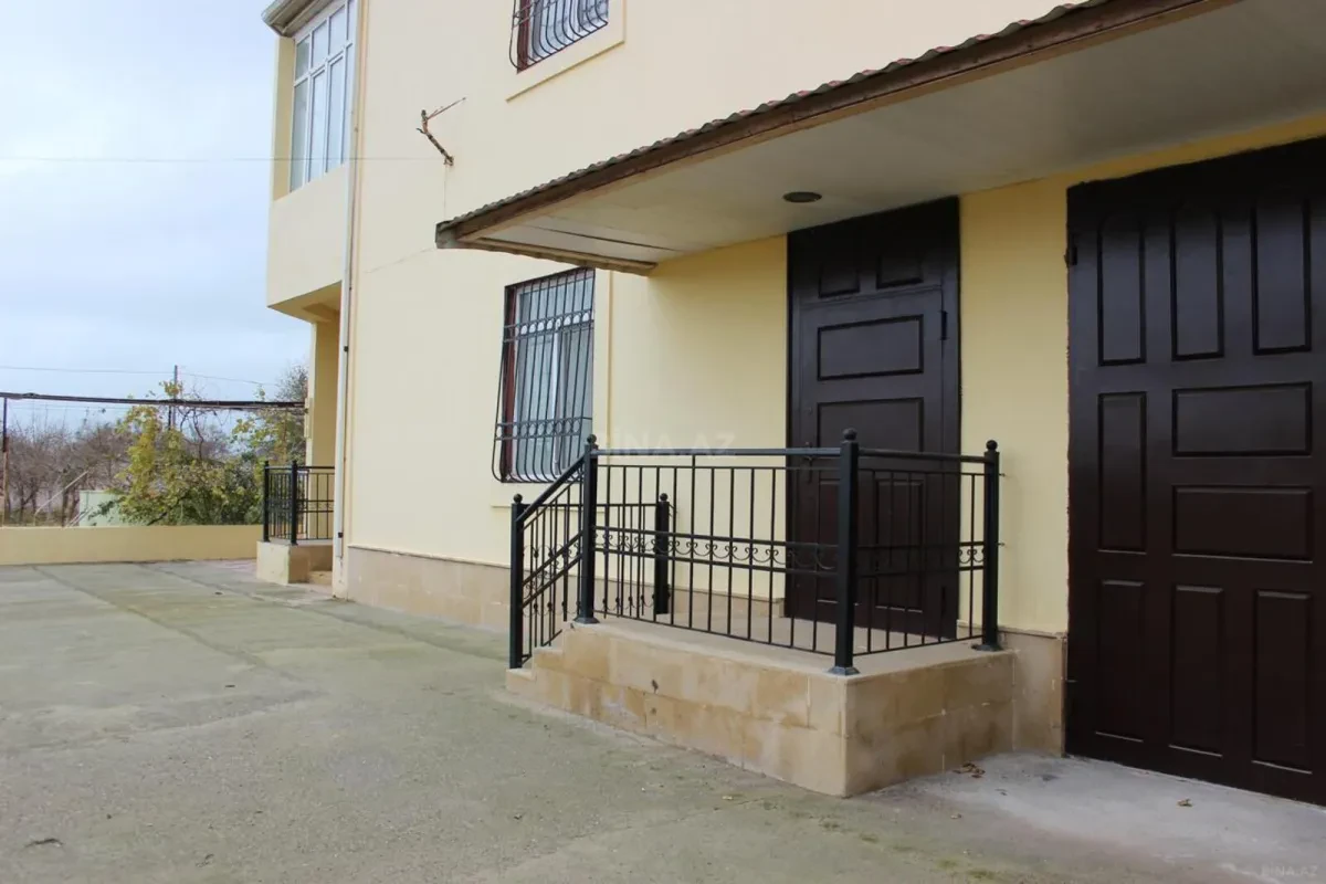 Satılır 7 otaqlı həyət evi 309 m²