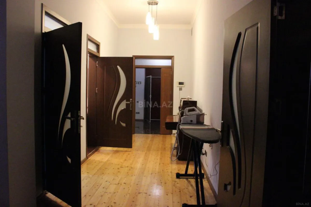 Satılır 7 otaqlı həyət evi 309 m²