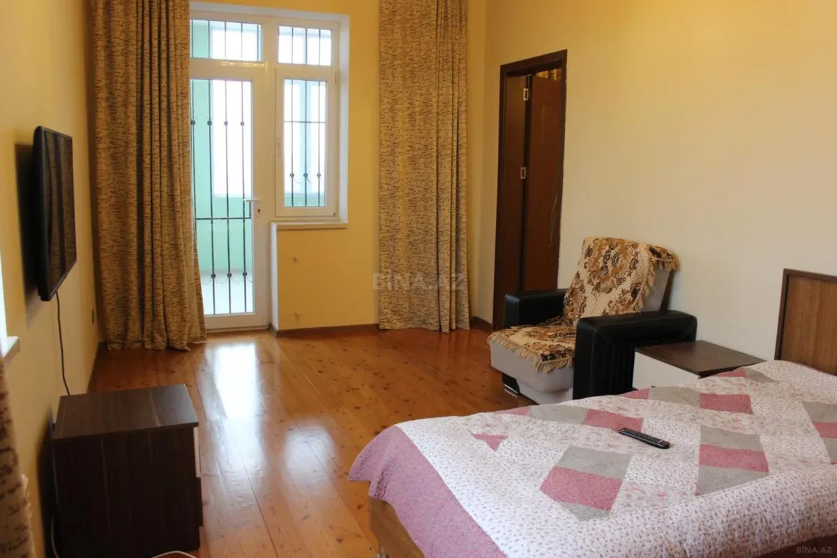 Satılır 7 otaqlı həyət evi 309 m²